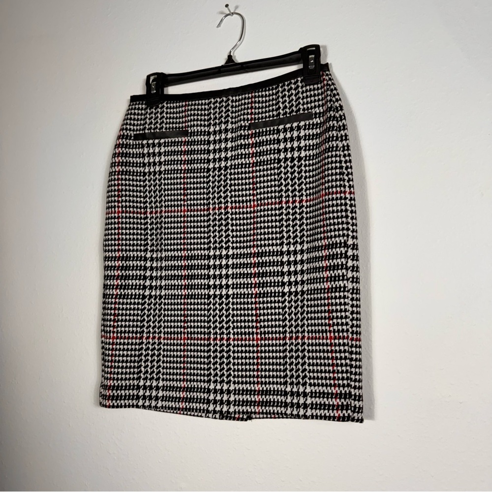 Classic Houndstooth Pencil Skirt